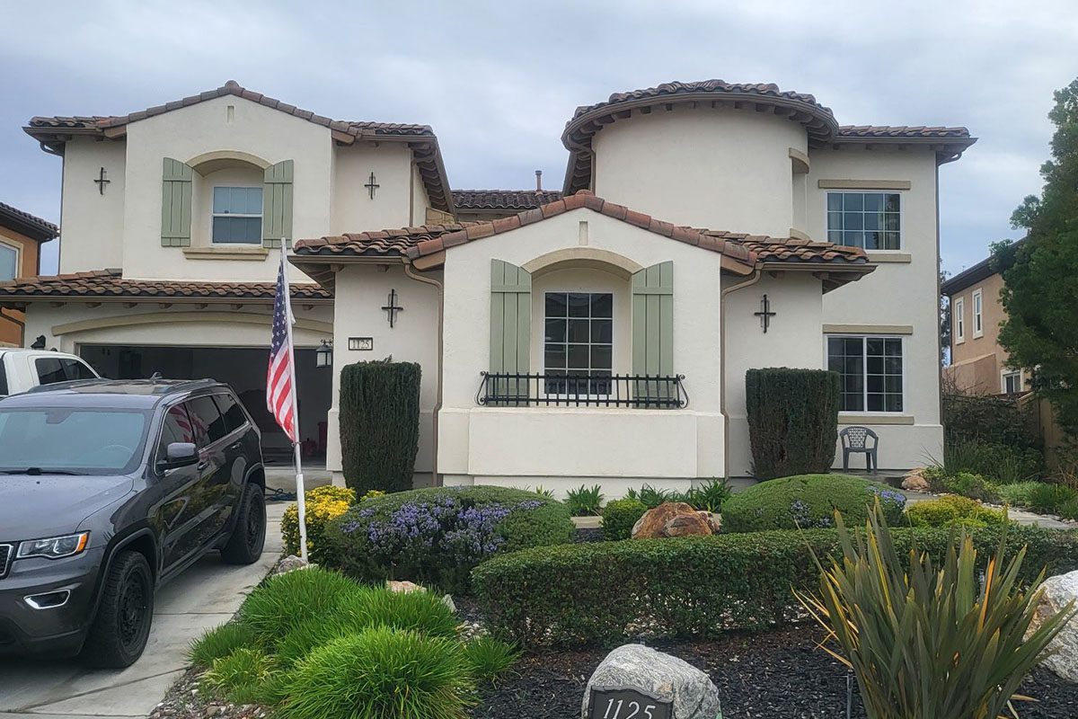 A house with a car parked in front of it.